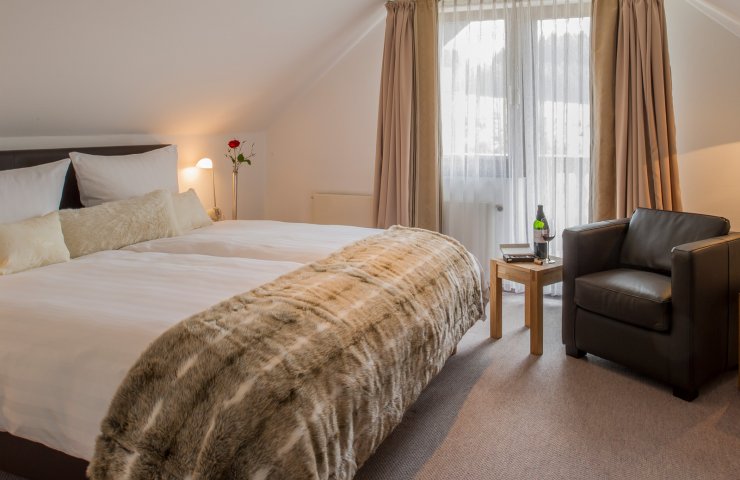 Standard-Doppelzimmer mit Balkon, unterm Dach gelegen